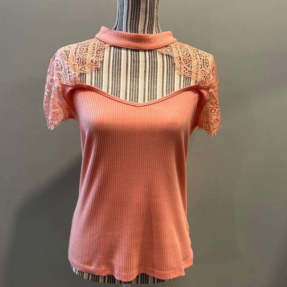 Rose Pink Ribbed Cutout Short Sleeve Blouse With Eyelash Lace NWOT